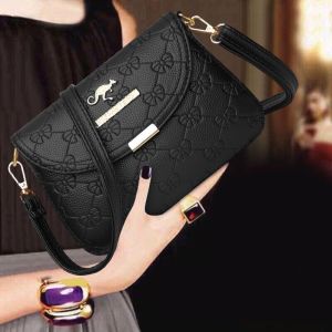 Trendy Soft Leather Single Shoulder Crossbody Bag for Women Versatile Mom Bag Fashionable Small Square Bag Magnetic Buckle