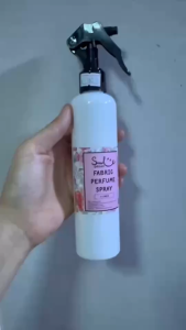 สเปรย์น้ำหอม ฉีดผ้า ลดกลิ่นอับในตู้เสื้อผ้า ลดกลิ่นอับเฟอร์นิเจอร์ พรม ผ้าม่าน เบาะ ผ้าม่านในรถยนต์