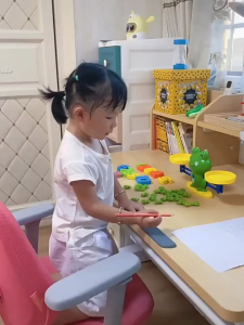 ตาชั่งของเล่นเด็ก ตาชั่งกบ ของเล่นเด็ก ของเล่นพัฒนาการ ของเล่นคณิตศาสตร์