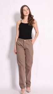 Celana Panjang Wanita Twill Soft Mocca: Pilihan Ideal untuk Outdoor & Nyaman