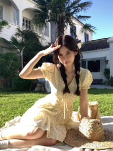 Váy Ngắn Họa Tiết Hoa Cổ Điển Kiểu Pháp Eo Cao Váy Ngắn Màu Vàng Váy Ngắn Chữ A Váy Ngắn Mùa Hè Váy Ngắn Cổ Chữ V