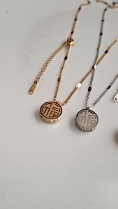 Kalung Titanium Wanita Hoki Keberuntungan dan Kebahagiaan Perhiasan Fashion Elegan klks055