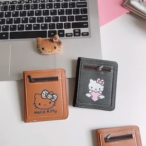MOUSSON  กระเป๋าสตางค์ลายการ์ตูน Hello Kitty กระเป๋าสตางค์แบบสั้นสำหรับนักเรียนกระเป๋าสตางค์มีซิปกระเป๋าใส่บัตรเหรียญกระเป๋าใส่เหรียญของขวัญ