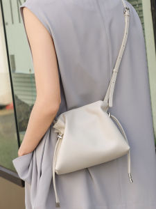 Nachi Cowhide Folded Cloud Bucket Bag ลำลอง ผู้หญิง กระเป๋าสะพายข้าง นุ่ม หนัง Satchel เชือกรูด กระเป๋าถือแฟชั่น 2024 รุ่นใหม่