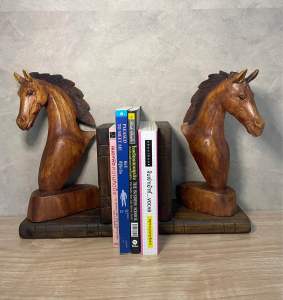 ม้าแกะสลัก ม้าไม้ ไม้แกะสลัก 1 คู่ ที่คั่นหนังสือ ตกแต่งบ้าน ของสะสม Horse wood
