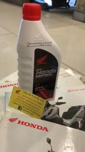 น้ำมันเครื่อง ฝาสีแดง น้ำมันเครื่องคาร์บูร์ฺ น้ำมันเครื่อง ฮอนด้า 4T 0.7 ลิตร จากศูนย์ฮอนด้าแท้ 100%