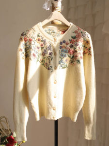 เสื้อคาร์ดิแกนถักลายดอกไม้สีเบจสำหรับผู้หญิง ทรงหลวมๆ สไตล์ฤดูใบไม้ร่วงและฤดูหนาว เสื้อคลุมกันหนาวแบบสวมหัว