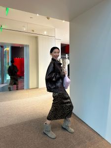 กระโปรงทรงเอเอวสูง กระโปรงทรงเอลายเซนต์โลรองส์สีทอง กระโปรงทรงเอเอวสูงสำหรับผู้หญิงในฤดูใบไม้ร่วงปี 2024