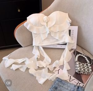 เสื้อครอปผ้าซีทรู ทรงเกาะอก มีบราในตัว ลายดอกไม้  ด้านหลังสม็อคยางยืด อกและชายผ้าแต่งระบาย แถม! เข็มกลัดดอกไม้ #0213