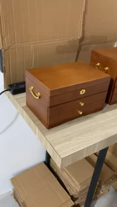 Ezego Solid wood jewelry storage box large capacity with lock and mirror high-end anti-oxidation wedding jewelry storage box