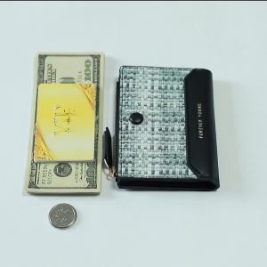 กระเป๋าสตางค์สั้นแฟชั่นผู้หญิงรุ่นใหม่ ดีไซน์ทอแบบพับสองชั้น พร้อมซิปสำหรับใส่การ์ด