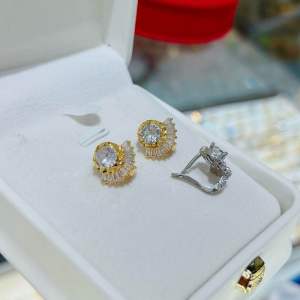 Bông tai đá tròn quạt baguet khoá đùi gà Kami trang sức sỉ BLQ35