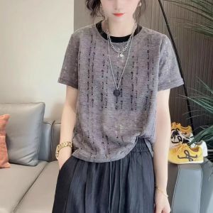 WANGGONGZHU | เสื้อยืดคอกลมแขนสั้นทรงหลวมสำหรับผู้หญิงในช่วงฤดูร้อน แฟชั่น ทรงเข้ารูป เสื้อผ้าทำงานสไตล์เกาหลี สีสันสดใส ทรงพอดีตัว