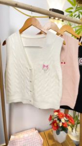 Áo gile len bé gái và bé trai 45-65kg thêu thỏ và logo cổ tim viền kẻ đanh sợi dáng thời trang