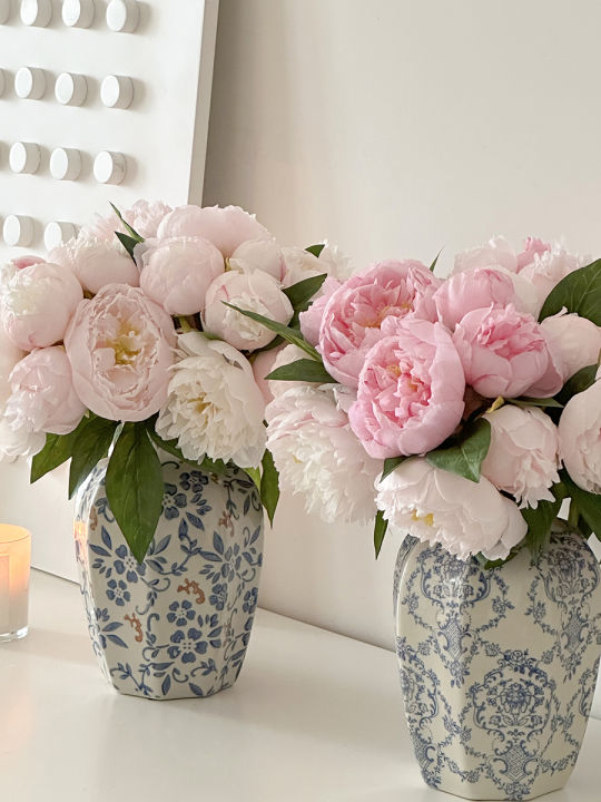 Chinese-Style%20Blue%20and%20White%20Porcelain%20Flower%20Vase%20-%20Image%204