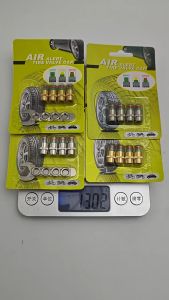 เกจวัดความดันยางรถยนต์ จุกลมเช็คแรงดัน 4 ชิ้น ต่อชุด จุกปิดลมยาง วัสดุคุณภาพสูง พกพา ติดตั้งและตรวจสอบได้ง่าย แข็งแรง สําหรับรถยนต์รถจักรยานยนต์