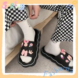 Sheii ฮิต รองเท้าแตะแฟชั่นแบบสวม มาพร้อมตัวติดสุดน่ารัก บอกเลยว่าคุ้มมาก วัสดุยางนิ่มใส่สบายสุด สีโทนพาสเทลหวานๆ คือมันปังน้าาา