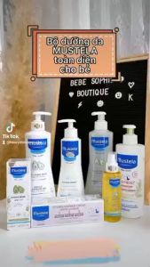 [CHÍNH HÃNG] Nước Làm Sạch Thay Tã Bỉm Mustela Vệ Sinh Mặt Body Thay Tã Cho Bé Từ Sơ Sinh/Da Thường/Nhạy Cảm Không Cần Rửa Lại Với Nước 300ml (Mua combo 1 thường + 1 nhạy cảm tặng 1 phấn rôm Dnee)