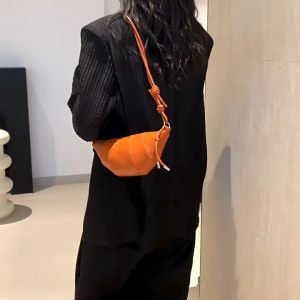 French Chic Shoulder Bag for Women Solid Color Commuting Crossbody Bag Niche Baguette Bag