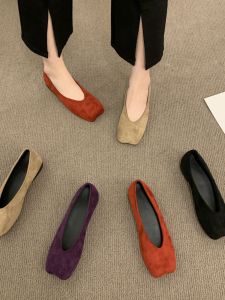 Low Heel Versatile Retro Bean Shoes Womens Footwear 2024 New Spring Autumn Winter Red Slip-On Grandmother Shoes Fashionable round Toe