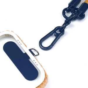 The 8mm thick solid color metal hook of the phone lanyard is detachable and can be carried diagonally making it more secure