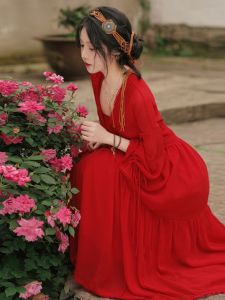 ชุดเดรสยาวสีแดง ทรงเข้ารูป แขนยาว ทรงเข้ารูป ชุดไปเที่ยวชายหาด ชุดเดรสยาวคลุมเข่า ชุดเดรสผู้หญิง ชุดเดรสยาวคลุมเข่า