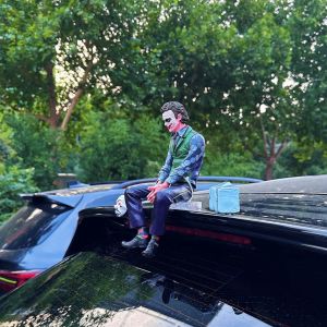 Roof Clown Heath Ledger Car Tail Sitting Posture Car Decoraive Hangings Car Hand Office Exterior Decoration Figurine Doll