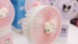 Kipas Tangan Portable Sanrio 8819 Stand Meja Isi Ulang FHLC