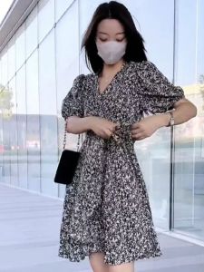 Elegant Floral One-Piece Summer Dress Slimming French Hepburn Style Womens Fashion Spring Summer A-Line Skirt Short Sleeve V-Neck