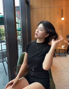 เสื้อยืดสีดำผู้หญิง เสื้อยืดสวยๆแขนสั้นผู้หญิง สวมใส่สบาย ใส่เที่ยวเก๋ๆ แมทช์ง่ายสุดๆ 💥 พร้อมจัดส่ง 💥