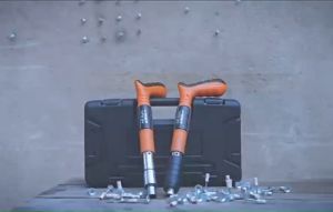 ปืนยิงตะปู แถมฟรี 20 ตะปู เครื่องยิงตะปูแรงดันสูง mini เครื่องยิงตะปู ใหม่เครื่องยิงดอกตะปูแรงดันสูง ใช้งานง่ายเพียงมือเดียว ลดเสียงรบกวนทรงพลัง