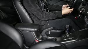 [GIORGIO ARMANI MALL]ที่เท้าแขนในรถ หนังหุ้มเบาะรถ ที่เท้าแขนรถกล่องฝาครอบยึดความสูงรองรับที่วางแขนสากลเบาะน้ำถ้วยที่วางโทรศัพท์ ที่วางแขนในร