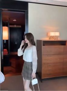 ฤดูใบไม้ผลิและร้อนลูกไม้ลงเสื้อเล็ก ๆ น้อย ๆ ผู้หญิง 2023 ถุงชีฟ รวมช่องซ้ายด้านบน