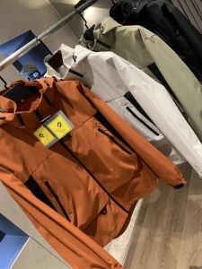 Áo Khoác Ngoài Chống Gió Chống Thấm Nước Có Mũ Trùm Đầu Thiết Kế Cắt May Ba Chiều Cho Nam Và Nữ Áo Khoác Ngoài Mùa Thu Đông Ngoài Trời