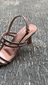 Sandal Heel Wanita: Pilihan Modis & Nyaman