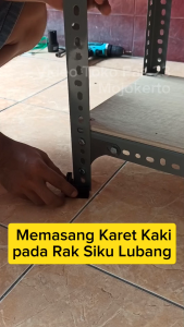 (1 Pcs) KARET KAKI SIKU BESI SIKU LUBANG / Karet Pengaman Lantai Besi Siku 4x4