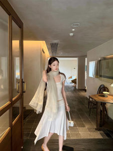 OIOI ESSE | Bộ Áo Thun và Chân Váy Ôm Sát Elegent