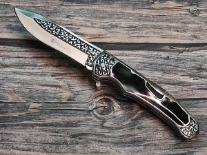 โคลัมเบีย A3154 แท้ ปะกับด้ามเป็นรูปไม้เลื่อย ด้ามเรซิน ล็อคแบบ Back Lock ล็อคหลัง รุ่นนี้ไม่มีซองมาให้ มีแต่กล่องใส่บางบางใส่มาให้