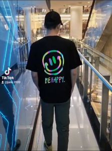 BE HAPPY - Baju Kaos Distro Reflective Rainbow - Tshirt Pria Nyala - Kaos Katun Combed 30s Terkini