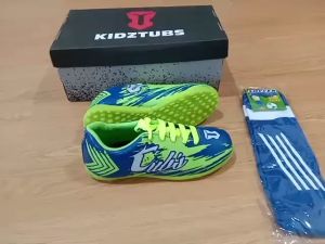 KIDZTUBS Sepatu Futsal Anak Paket Komplit Sepatu Futsal Tas Skin Deker Kaos Kaki Usia 6-10 Tahun Size 28 29 30 31 32 33 34 35 36 37 KDZ1445011625