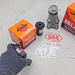 BUSHING ARM BAWAH + BALL JOINT BAWAH ISUZU PHANTER 2300CC 2500CC 1SET KIRI KANAN