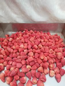 สตรอว์เบอร์รี่ ฟรีซดราย ลูกใหญ่ ( Freeze dried Strawberry ) กรอบ อร่อย หวานอบเปรี้ยว