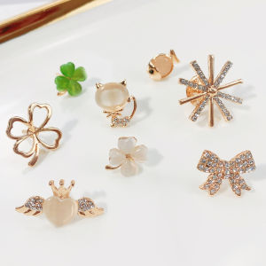 New Alloy Anti-Light Chest Pin Womens 4-Leaf Clover Buckle Pin for Clothing Accessories Fashionable and Durable
