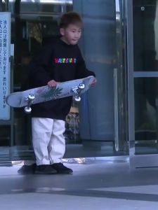 Papan seluncur empat roda gaya bebas berkualitas tinggi Freestyle skateboard Hadiah anak-anak
