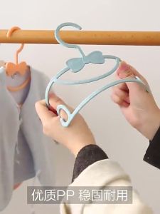 Kids Baby Clothes Hanger Anti Slip Toddler Infants Cloth Holder Baby Hook Penyangkut Baju Kanak-Kanak Bayi Hadiah Raya Jamuan Ramadan Parti Gift For Children Baby Parents 儿童衣架 宝宝小孩婴儿衣架
