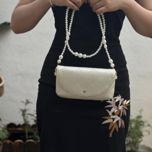 Pure Zhuang Tapestry Fabric Crossbody Small Bag Fashionable Artisanal Handbag for Women Magnetic Clasp Daily Use Envelope Shape