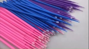 แปรงปัดขนตาสีชมพูแบบใช้แล้วทิ้ง - ชุดของขนตาที่มีความสะอาด ขนาด และสีที่ไม่มีผลตอบแทน