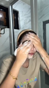 Kavouge Bleaching Soap Whitening Booster Niacinamide Face & Body Care Cleaning Arbutin Licorice Extr