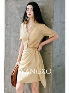 WANGXO | Bộ Áo Sơ Mi Tay Ngắn Chất Liệu Lụa và Chân Váy Xéo