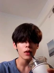 Wig lalaki maikling tuwid na buhok Korean differential durog takip araw araw ay maaaring maging oblique bangs maikling buhok makatotohanang guwapo buong takip sa ulo
